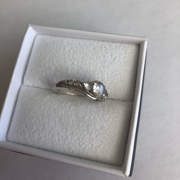 Sterling Silver and White Sapphire Ring size 7 - Picture 6 of 6